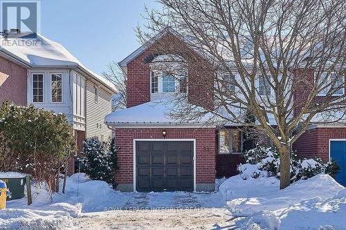 32 CENTRAL PARK DRIVE  Ottawa, ON K2C 4A3