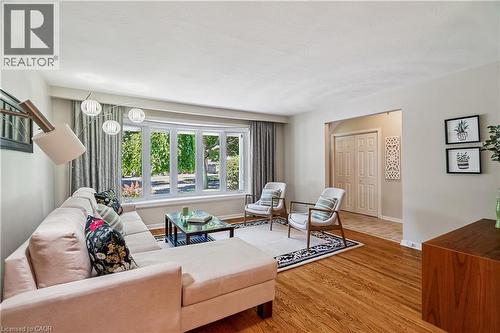871 Francis Road, Burlington, ON - Indoor Photo Showing Living Room