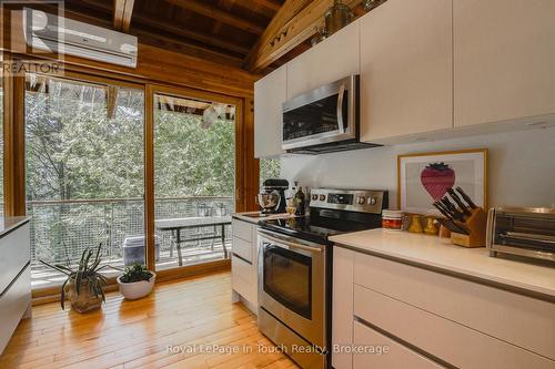 130 Melissa Lane, Tiny, ON - Indoor Photo Showing Kitchen