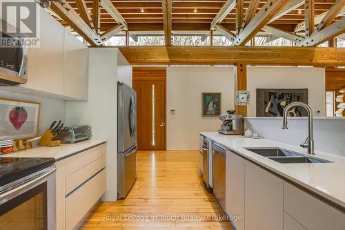 130 Melissa Lane, Tiny, ON - Indoor Photo Showing Kitchen With Double Sink