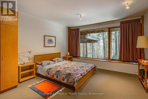 130 Melissa Lane, Tiny, ON - Indoor Photo Showing Bedroom