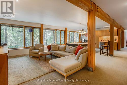 130 Melissa Lane, Tiny, ON - Indoor Photo Showing Living Room