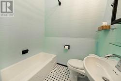 Third Floor - Unit 1 - Washroom - 