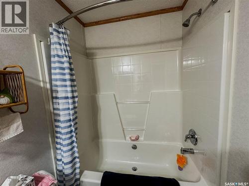 107 May Street, Neudorf, SK - Indoor Photo Showing Bathroom