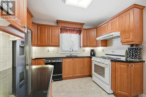 39 Appleford Street, Ottawa, ON - Indoor Photo Showing Kitchen