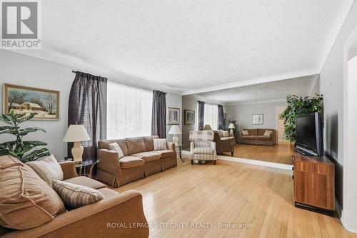 39 Appleford Street, Ottawa, ON - Indoor Photo Showing Living Room