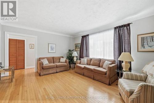39 Appleford Street, Ottawa, ON - Indoor Photo Showing Living Room