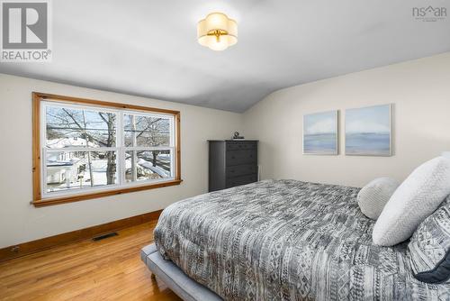 33 Pinehill Road, Dartmouth, NS - Indoor Photo Showing Bedroom