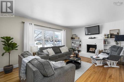 33 Pinehill Road, Dartmouth, NS - Indoor Photo Showing Living Room With Fireplace