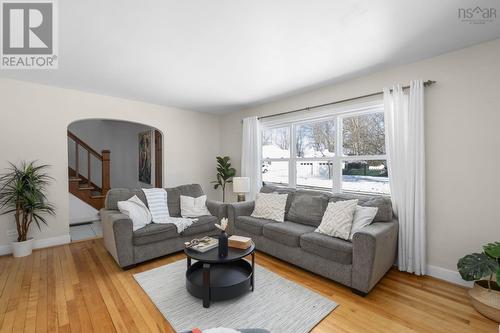 33 Pinehill Road, Dartmouth, NS - Indoor Photo Showing Living Room