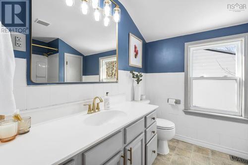 33 Pinehill Road, Dartmouth, NS - Indoor Photo Showing Bathroom