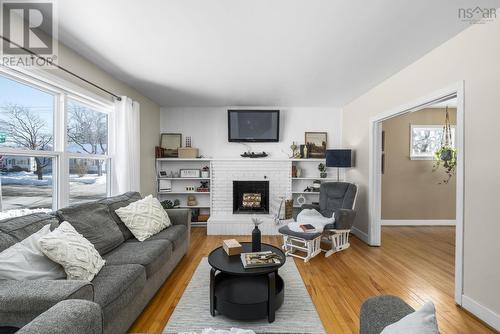 33 Pinehill Road, Dartmouth, NS - Indoor Photo Showing Living Room With Fireplace