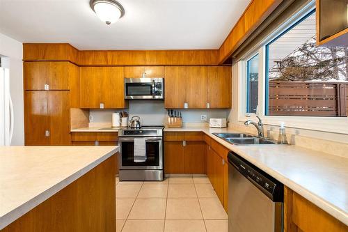 503 River Road, Winnipeg, MB - Indoor Photo Showing Kitchen With Double Sink