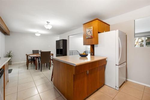 503 River Road, Winnipeg, MB - Indoor Photo Showing Kitchen