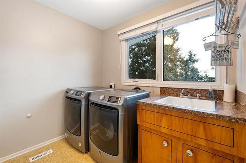 503 River Road, Winnipeg, MB - Indoor Photo Showing Laundry Room