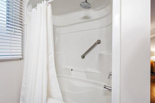 503 River Road, Winnipeg, MB - Indoor Photo Showing Bathroom