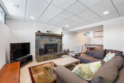 503 River Road, Winnipeg, MB - Indoor Photo Showing Living Room With Fireplace