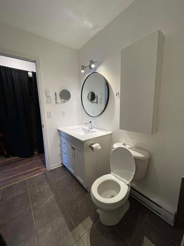 Salle de bains - 2-6785 Av. Raoul, Longueuil (Saint-Hubert), QC 