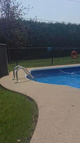 Piscine - 2-6785 Av. Raoul, Longueuil (Saint-Hubert), QC 