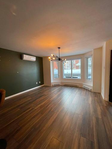 Salle à manger - 2-6785 Av. Raoul, Longueuil (Saint-Hubert), QC 