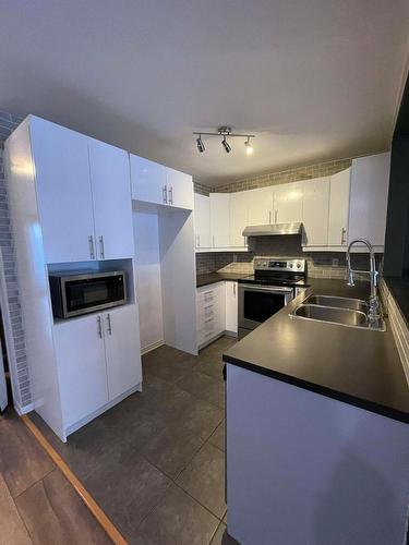 Cuisine - 2-6785 Av. Raoul, Longueuil (Saint-Hubert), QC 