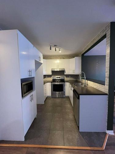Cuisine - 2-6785 Av. Raoul, Longueuil (Saint-Hubert), QC 