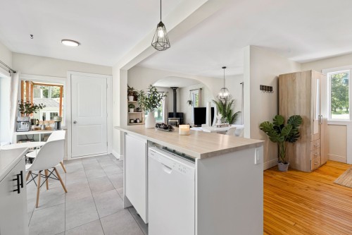 Cuisine - 3395 Ch. Ste-Thérèse, Carignan, QC - Indoor