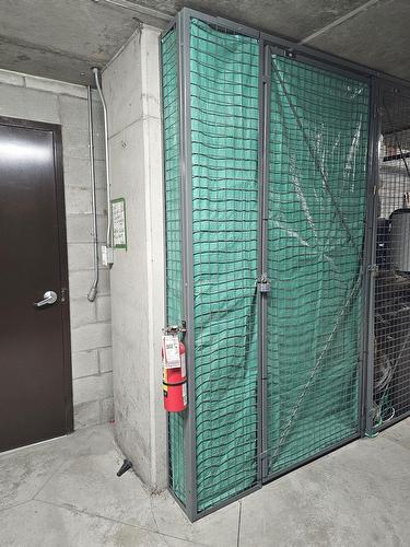 Storage - 305-1900 Boul. Angrignon, Montréal (Lasalle), QC - Indoor Photo Showing Bathroom