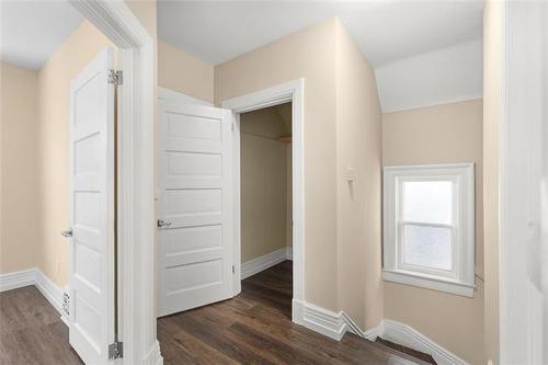 701 Valour Rd, Winnipeg, MB 