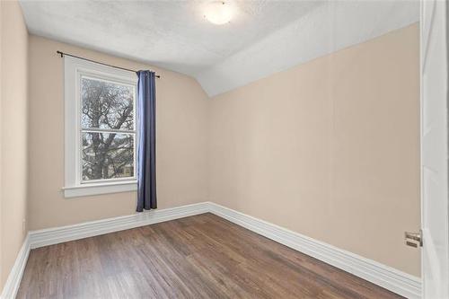 701 Valour Rd, Winnipeg, MB 