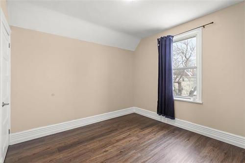 701 Valour Rd, Winnipeg, MB 