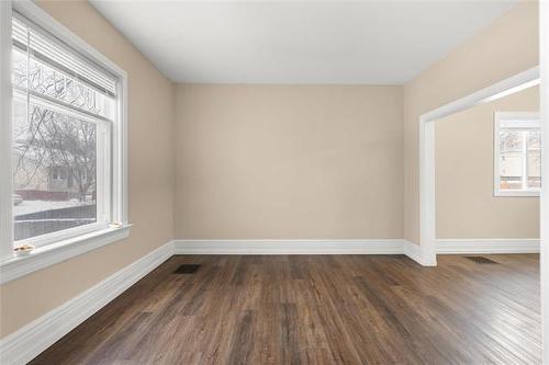 701 Valour Rd, Winnipeg, MB 