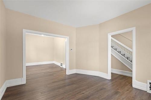 701 Valour Rd, Winnipeg, MB 