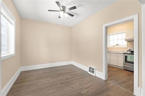 701 Valour Rd, Winnipeg, MB 