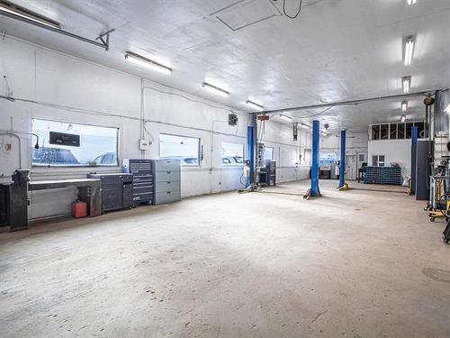 8425 Wilkes Ave, Headingley, MB 