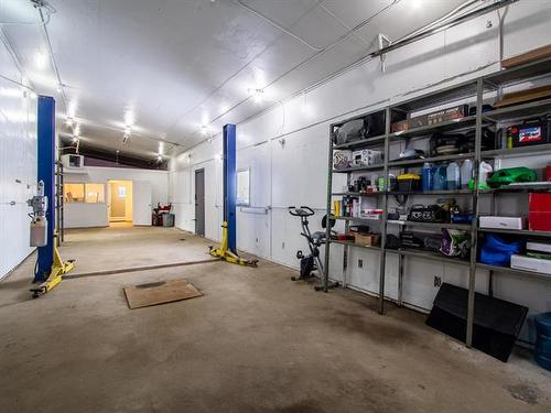 8425 Wilkes Ave, Headingley, MB 