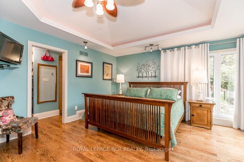 16365 Bathurst Street, Newmarket, ON - Indoor Photo Showing Bedroom