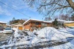 52 Bainhart Crescent  Toronto, ON M1H 2R3