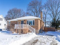 954 BRIARFIELD Avenue  Sarnia, ON N7V 3Z9