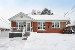 1121 Rue Walsh  Sherbrooke (Fleurimont), QC J1G 2W4