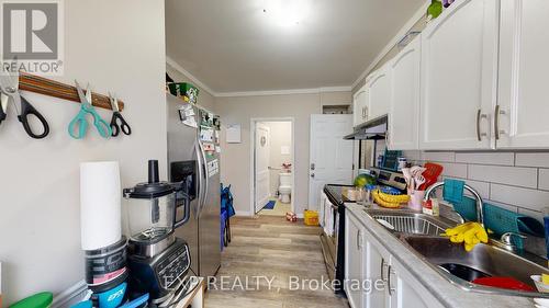 553 Quebec Street, London East, ON - Indoor Photo Showing Kitchen With Double Sink