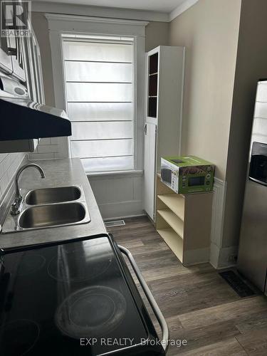 553 Quebec Street, London East, ON - Indoor Photo Showing Kitchen With Double Sink