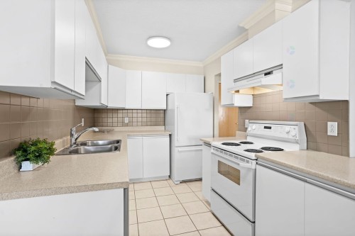 Kitchen - 506-4460 Ch. Des Cageux, Laval (Chomedey), QC - Indoor Photo Showing Kitchen With Double Sink