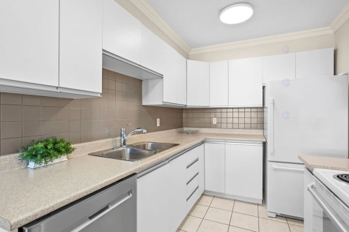 Kitchen - 506-4460 Ch. Des Cageux, Laval (Chomedey), QC - Indoor Photo Showing Kitchen With Double Sink