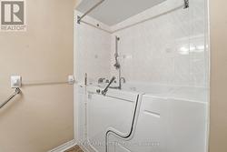 4 Piece Primary Ensuite with Walk-in Bathtub - 