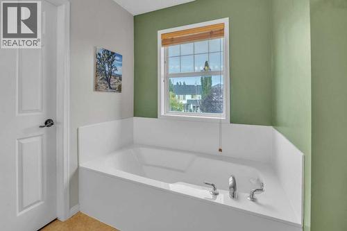 550 Copperfield Boulevard Se, Calgary, AB - Indoor Photo Showing Bathroom