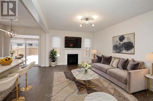 67 OGSTON CRESCENT  Whitby, ON L1P 0H2