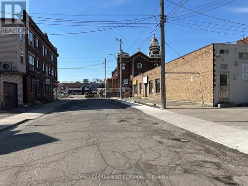 707 Barton Street E, Hamilton, ON 