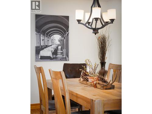 7470 3 Highway, Kitchener, BC - Indoor Photo Showing Dining Room