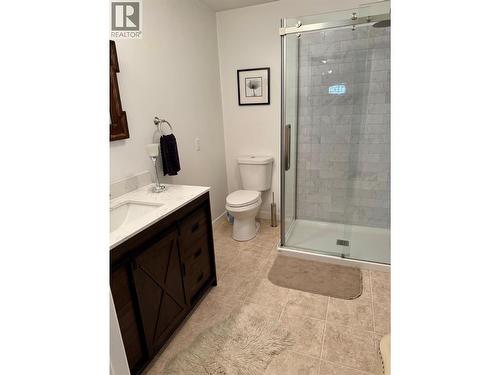 7470 3 Highway, Kitchener, BC - Indoor Photo Showing Bathroom